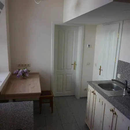 Redstarthome Apartment